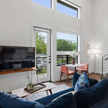 Holly House Apartment Austin Room photo